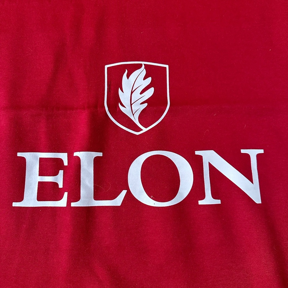 Dark red Elon University blanket, 6Ft 8.5In length and 4Ft 7In width - Picture 3 of 8